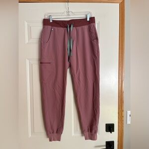 Women’s Figs Zamora high waist limited edition color mauve joggers. Size medium
